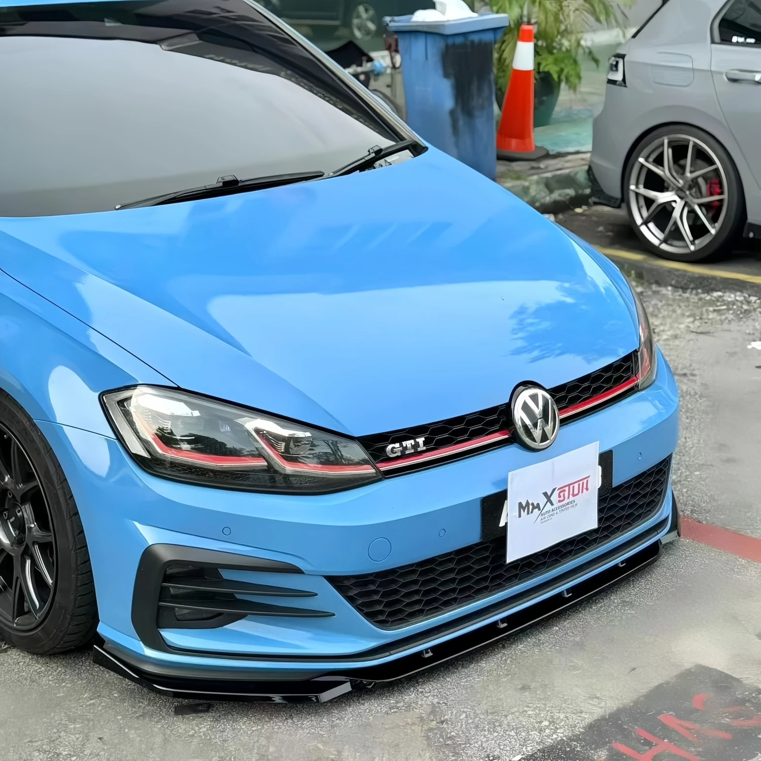 MAXTON Style Glossy Black Car Front Bumper Splitter Lip For Volkswagen Golf 7.5 GTI 2017-2020 Front Bumper Lip Diffuser BodyKits