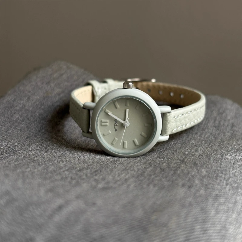 Classic trend women's watch elegant simple light luxury compact 2025 waterproof quartz watch birthday gift