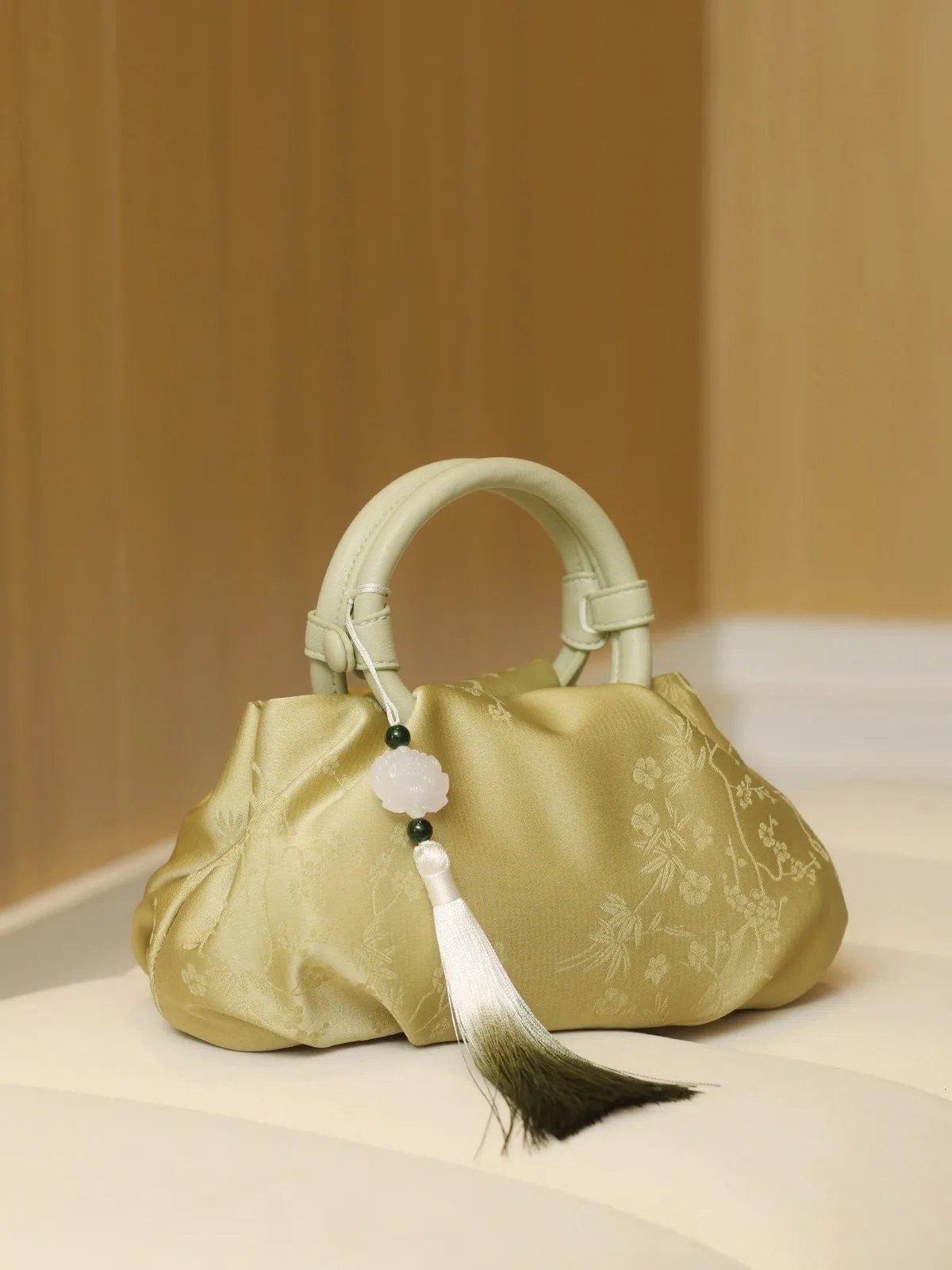 

Elegant Embroidered New Chinese Style Crossbody Handbag For Women Creative Accessories For Party Eye-Catching