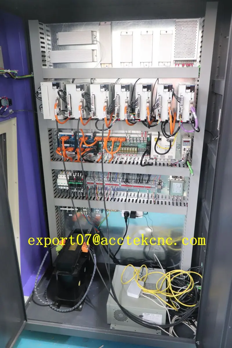 เครื่องตัดไฟเบอร์เลเซอร์พร้อมอุปกรณ์โรตารี่ เครื่องตัดไฟเบอร์เลเซอร์สําหรับโลหะและท่อ แหล่งเลเซอร์ 3000W