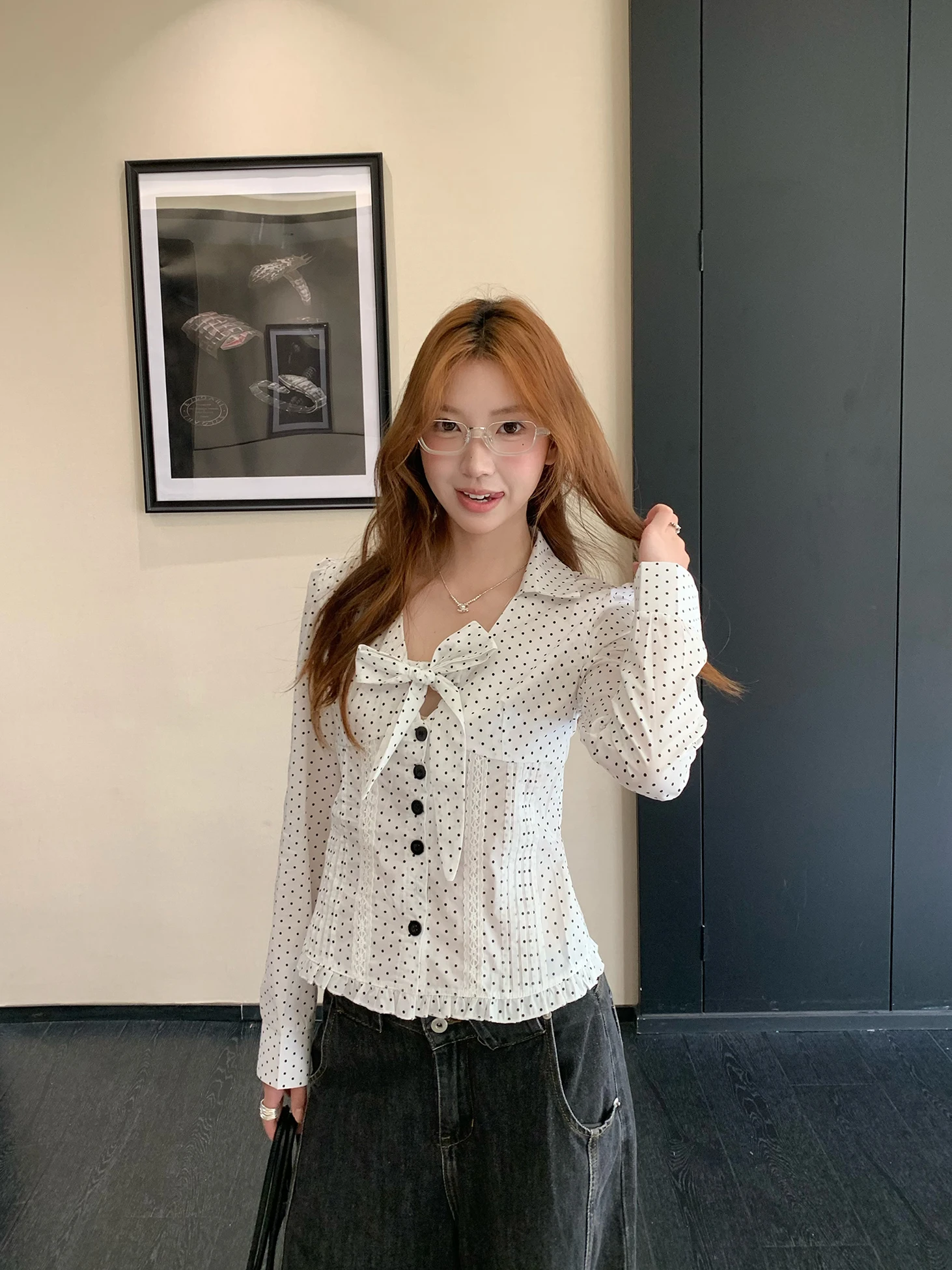 

Женская блузка Pepe Home с V-образным вырезом, белая, в горошек, с длинным рукавом, приталенная, модная, во французском стиле, с пуговицами и сборками на пуговицах