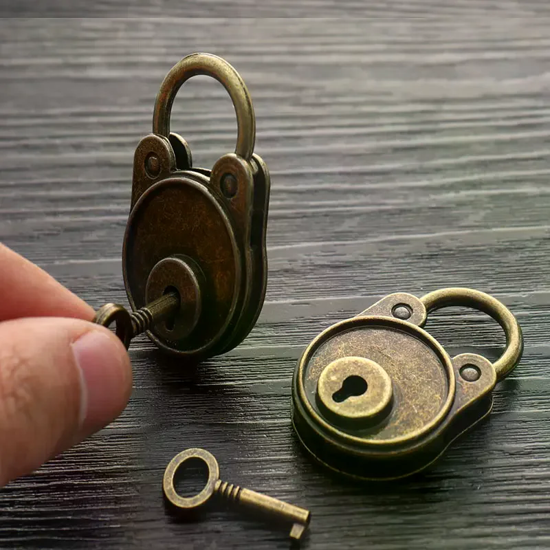 Vintage Padlock Chinese Old Style Lock Notebook Luggage Belt Antique Bronze Plated Padlock With Key Suitcase Locks Hardware