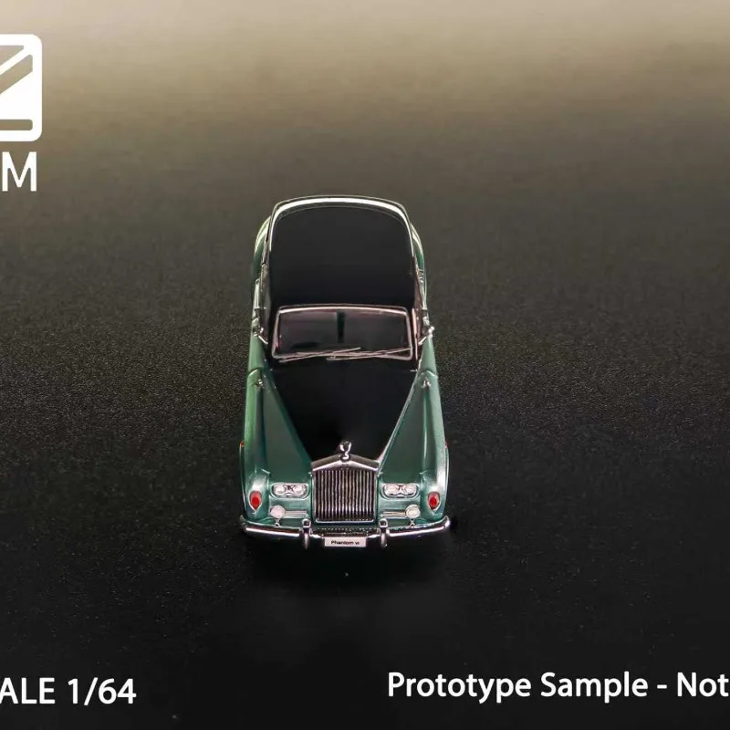 DCM 1:64 Rolls-Royce Phantom VI simulation alloy car model, a festival gift for children and a collectible decoration for adults