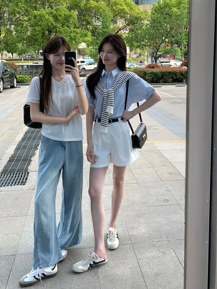 

Новинка! Женский летний комплект: синяя корейская футболка в полоску и широкие шорты в стиле колледж.