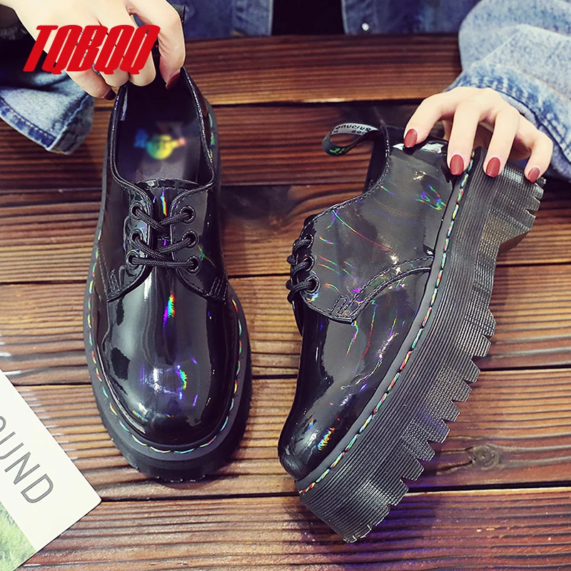 المرأة منخفضة أعلى الأحذية الشرير القوطية نمط سميكة القاع 3 ثقوب جلد طبيعي منصة حذاء من الجلد طالب عادية الشارع الأحذية