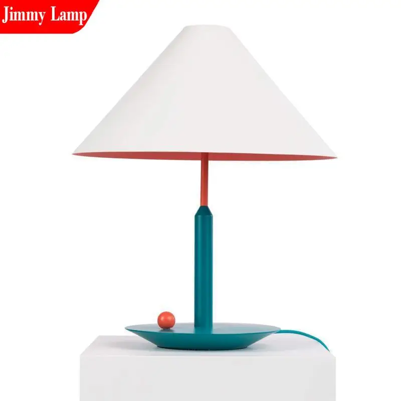 الإضاءة الاسكندنافية الجدول مصباح مكتبي معدني E27 LED لمبة لغرفة النوم دراسة منضدة فندق الإقامة المنزلية زخرفة