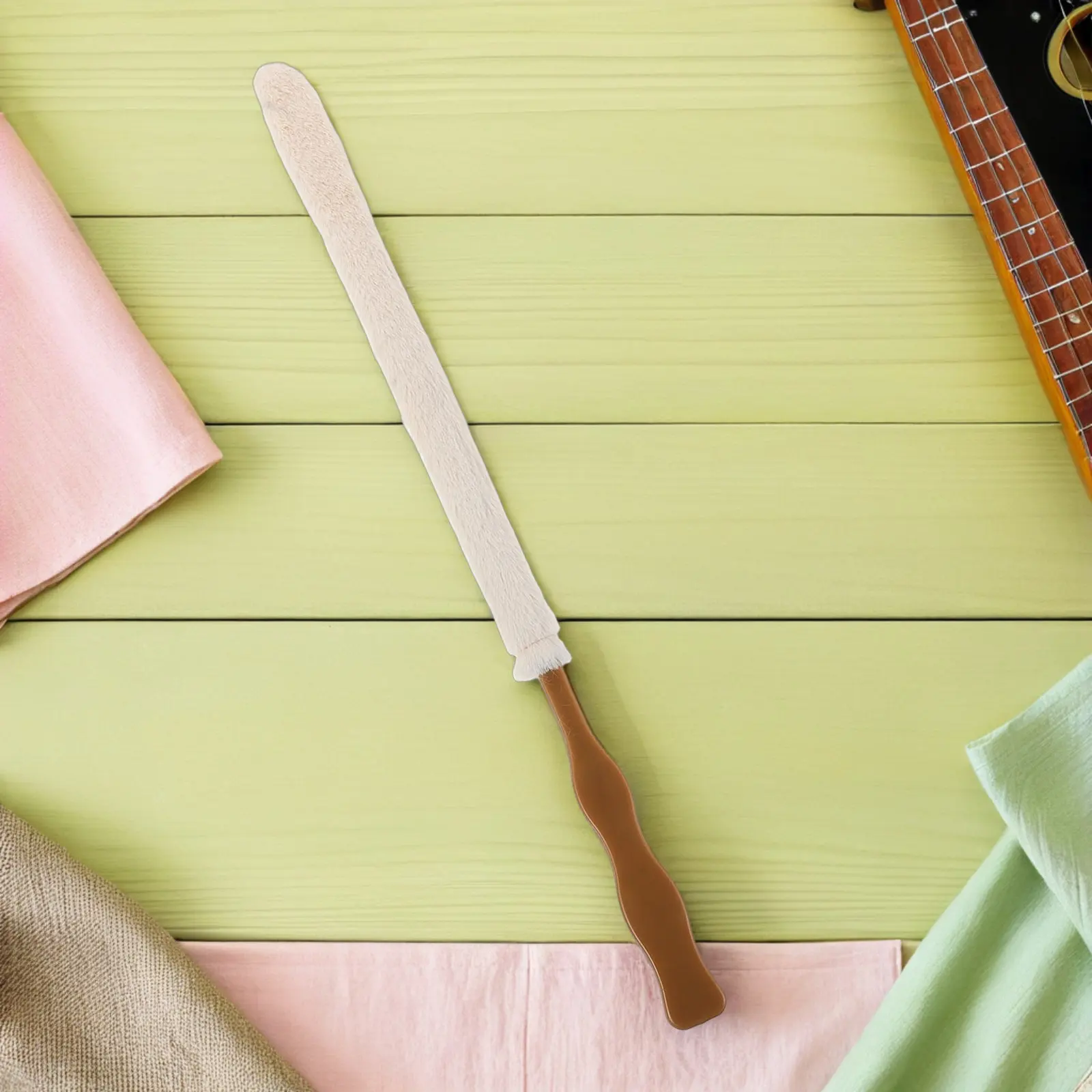 Ultra-Soft Guzheng Cleaning Brush with Long Handle for Zither Fretboard, Piano & Guitar Dusting