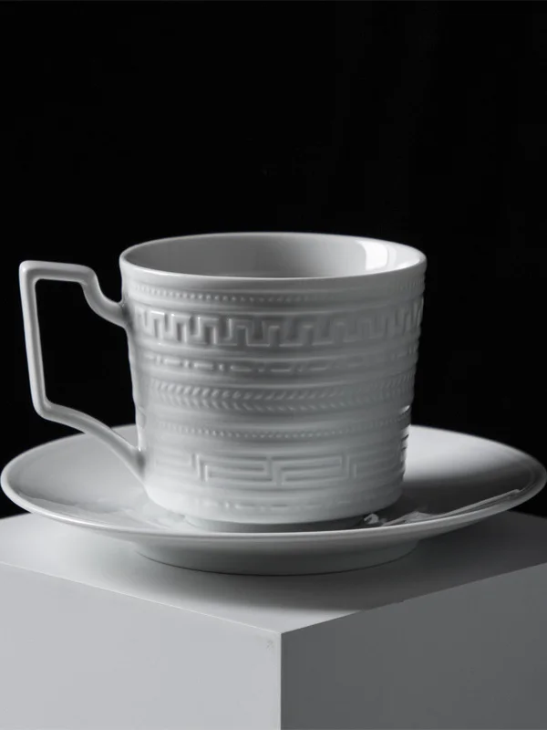 tasse-et-assiette-a-cafe-italiennes-en-porcelaine-fine-style-europeen-petit-luxe-pour-le-the-de-l'apres-midi-motif-texture