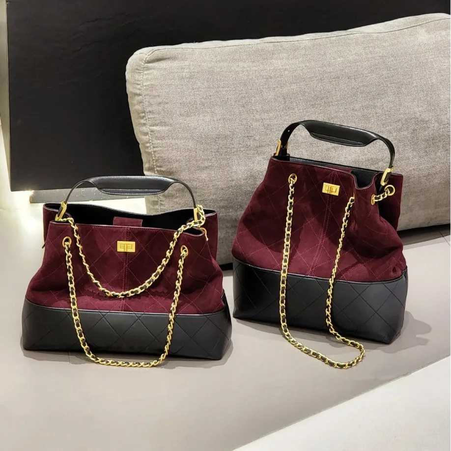 

2025 New High-quality Personalized Small Fragrant Chain Underarm Bag Large-capacity Commuting Shoulder Portable Tote Bag