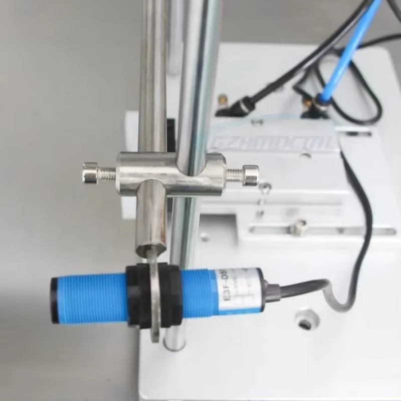 

Dropper Round Cap Glass Plastic Bottle Electric Chain Conveyor Desktop Semi Automatic Capping Machine