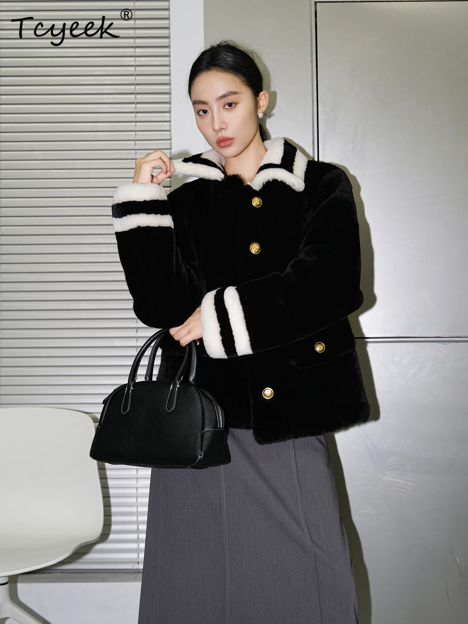 Tcyeek Prawdziwa Wełna Jesień Zima Ekskluzywny Modny Czarny Futro Zintegrowane Kontrastowe Krótkie Damskie Wełniane Futro Płaszcz Fourrures Femme