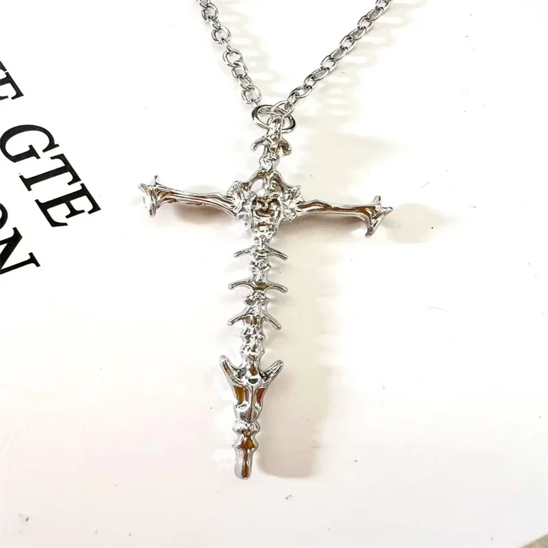 قلادة متقاطعة من الفولاذ المقاوم للصدأ - مجوهرات على شكل عظمة قوطية