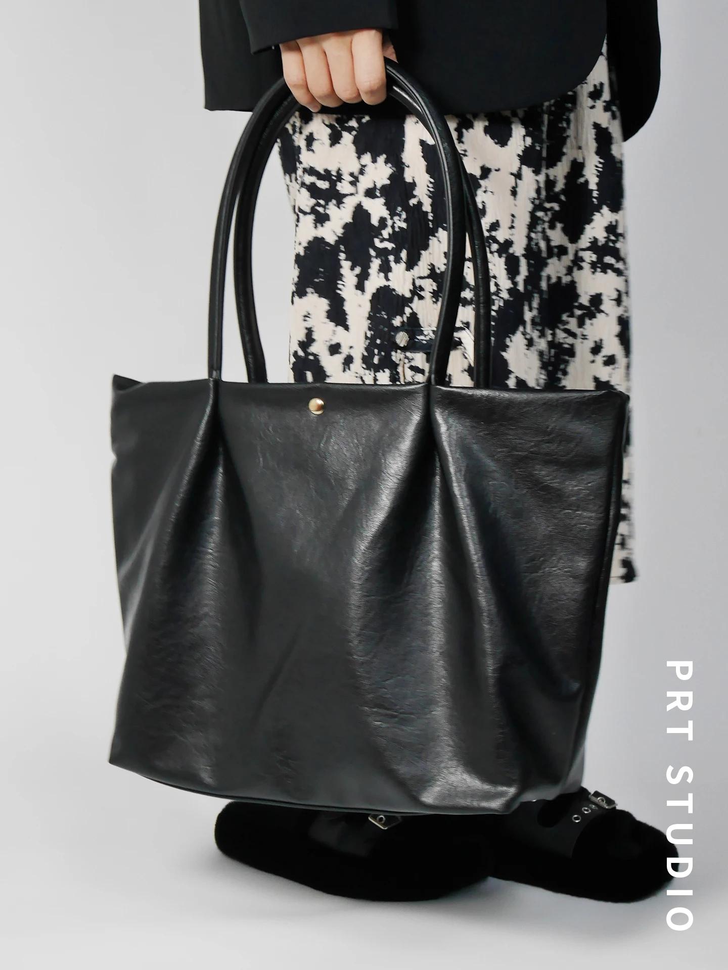 PRT Torni Soft Leather Minimalist Black Tote Bag Large Capacity Commuter Single Shoulder Handbag New 2026 Fashion Trend