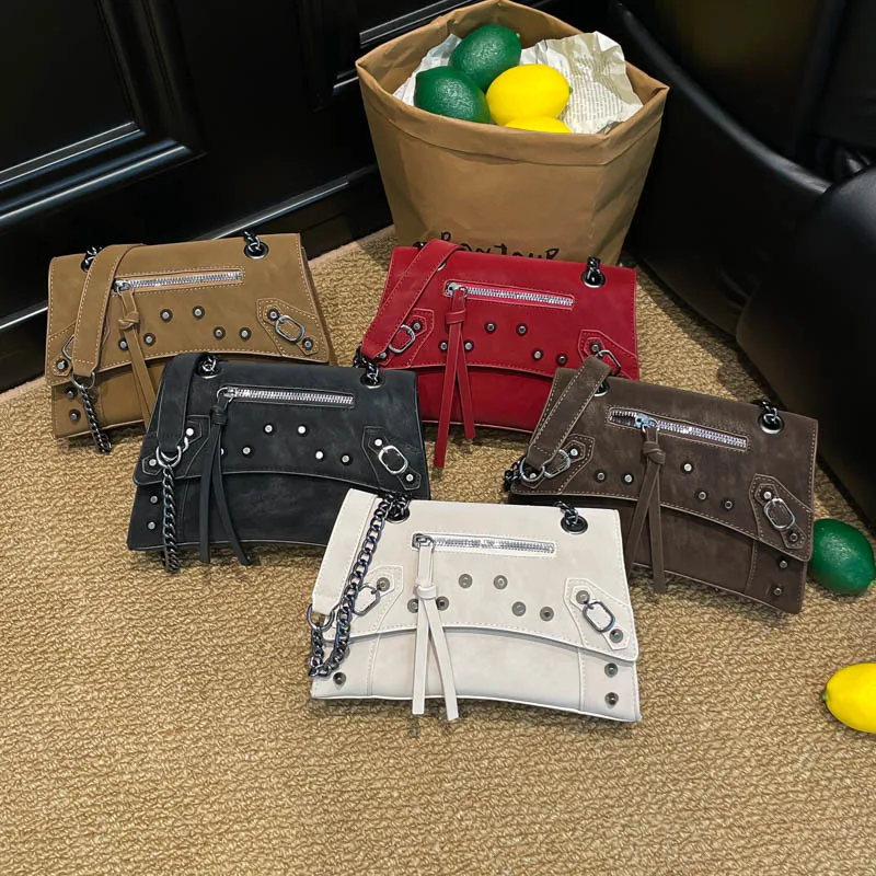 

Новая модная универсальная сумка-кроссбоди 2026 года с цепочкой и заклепками, в стиле Spice Girl, для повседневного использования