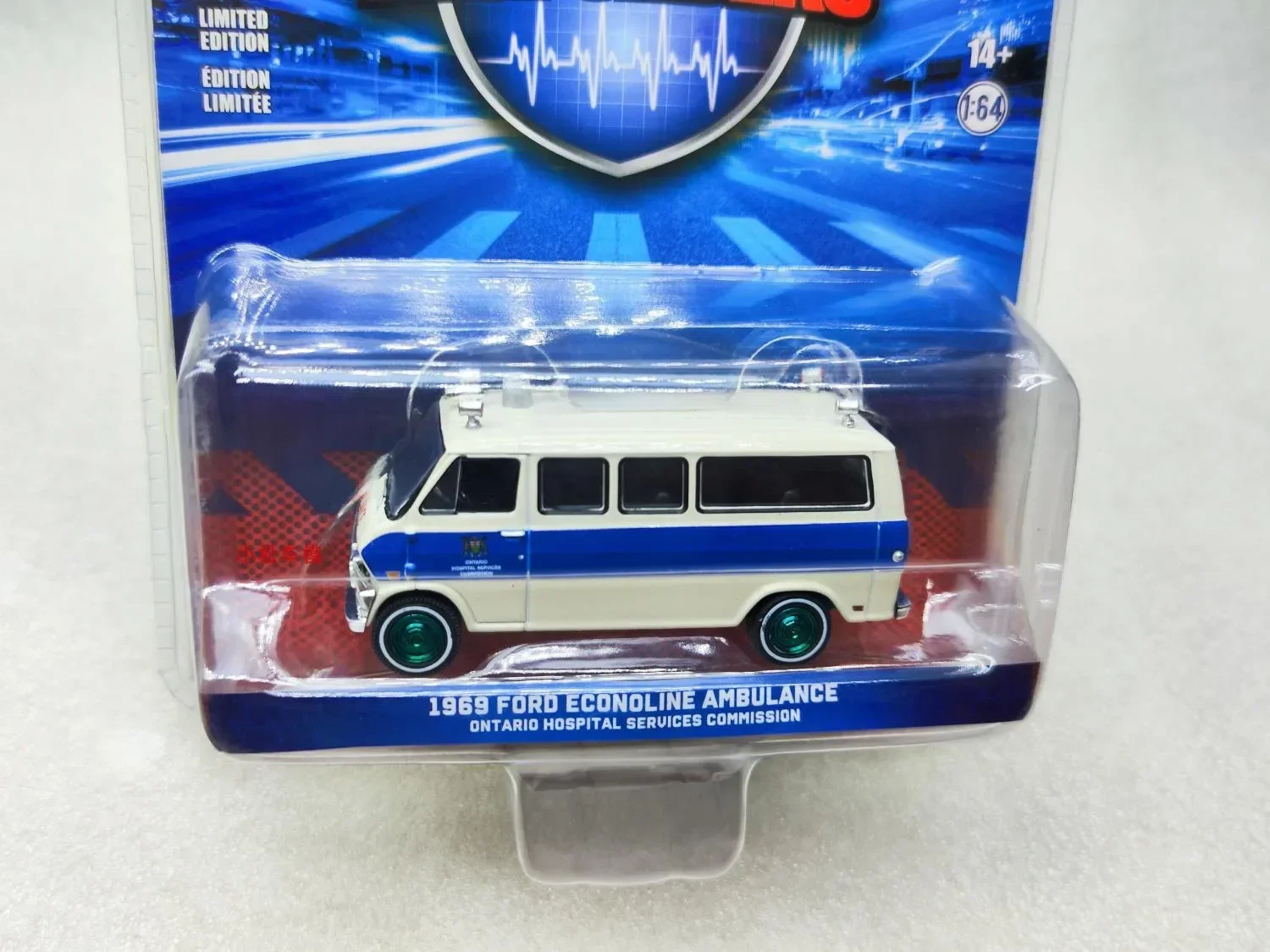 1: 64 1969 Ford Econoline Ambulance Green Machine Collection of car models