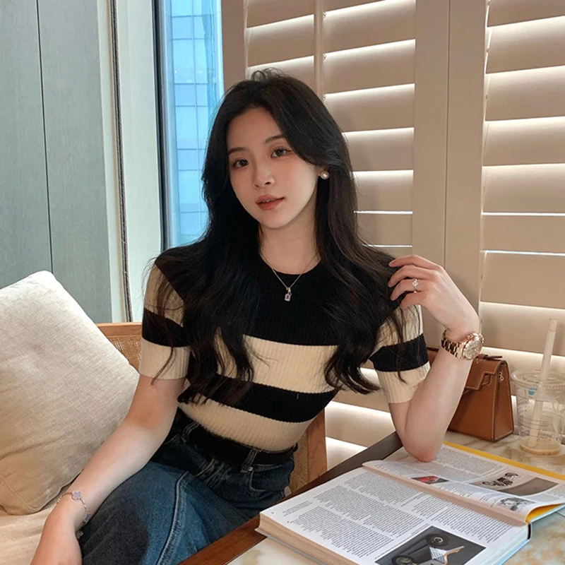 Summer Fashion Striped Knitted T-shirt Women Round Neck Short Sleeve Slim Crop Top