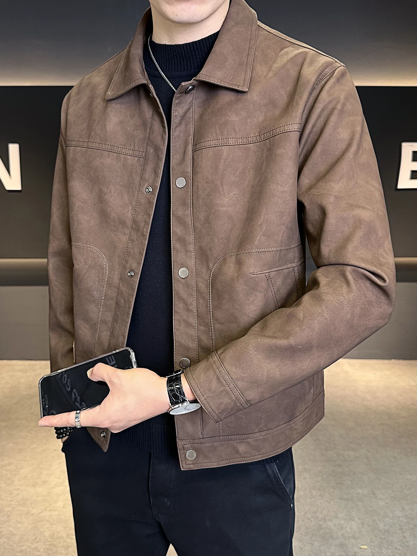 

Men's Thiened Leather Jaet 2025 New Autumn Winter Faion Dyeing Cool Sle PU Material Stand Fit Long Sve Coat