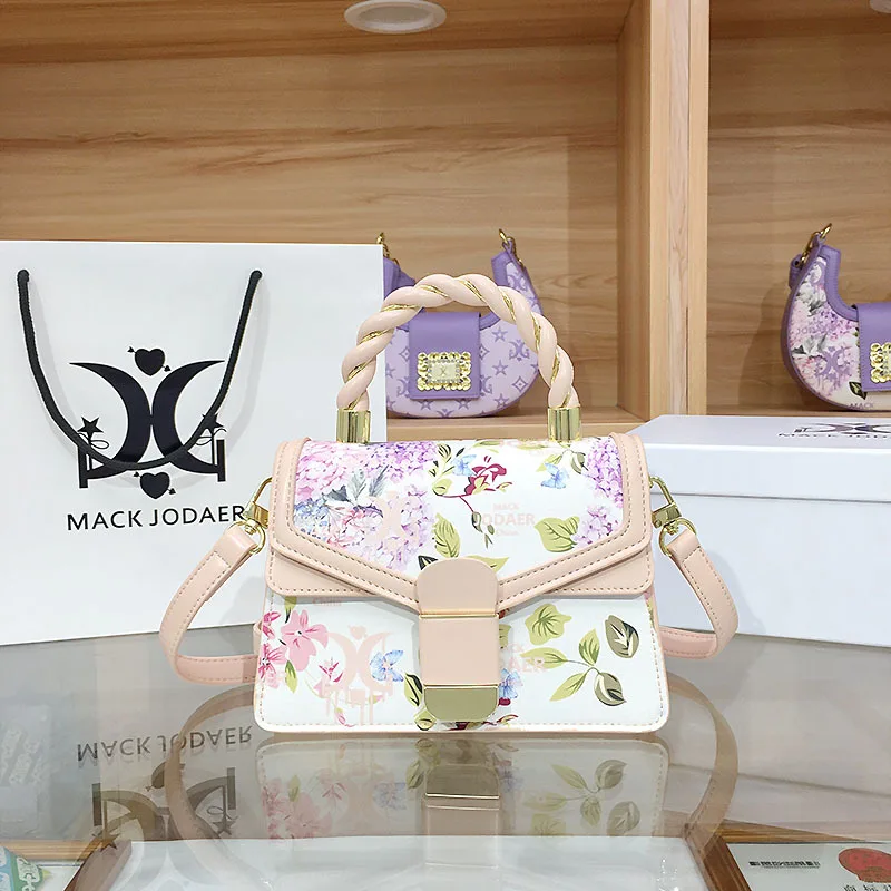 

Minimalist Vintage Shoulder Bag - High-End Leather Handcrafted Tote With Solid Color Design For Fashion Conscious Women