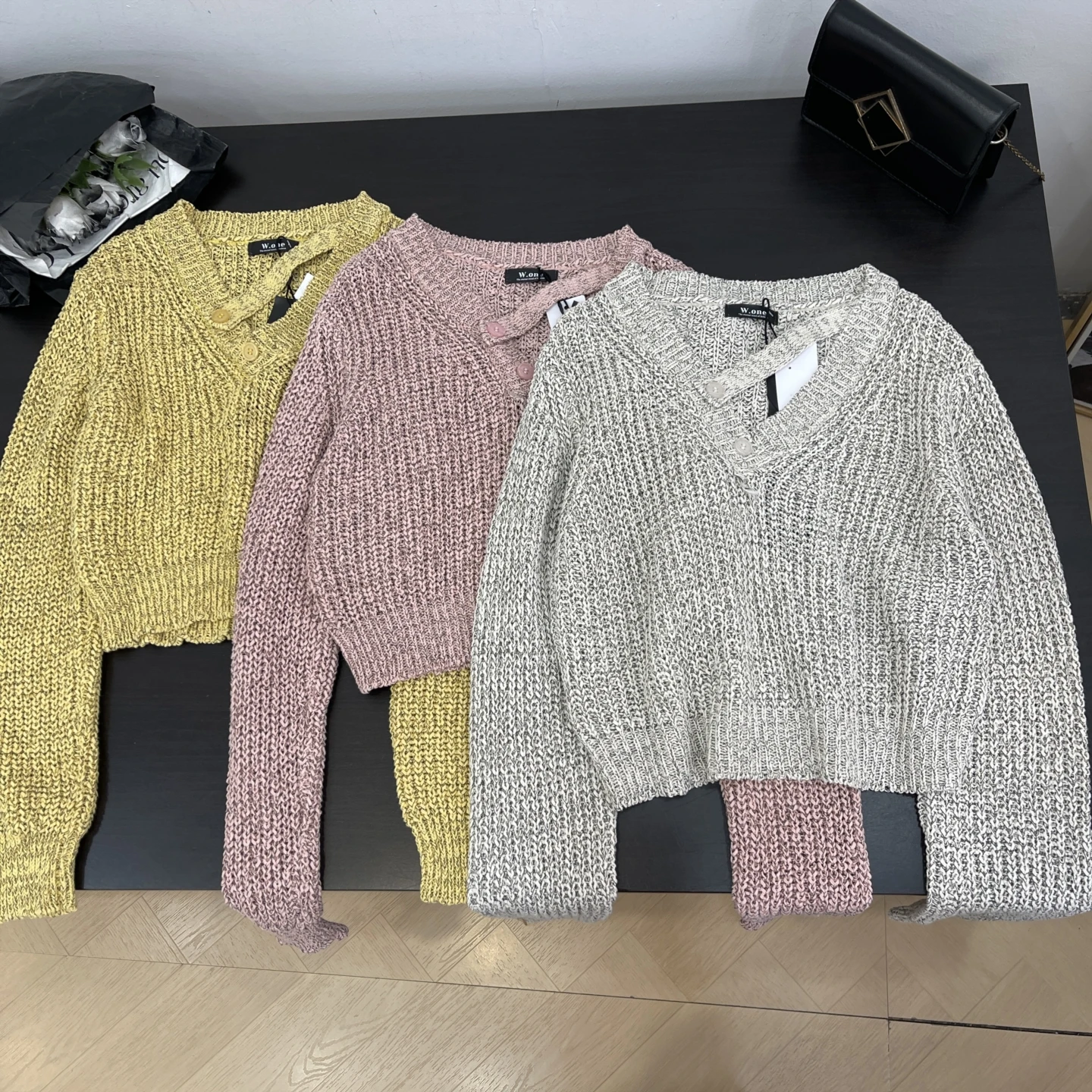 

Fashionable Hollow out Warm Design Women's Sweater V-Neck Long Sleeve Short Style Sweet Style Straight Cut Online Exclusive