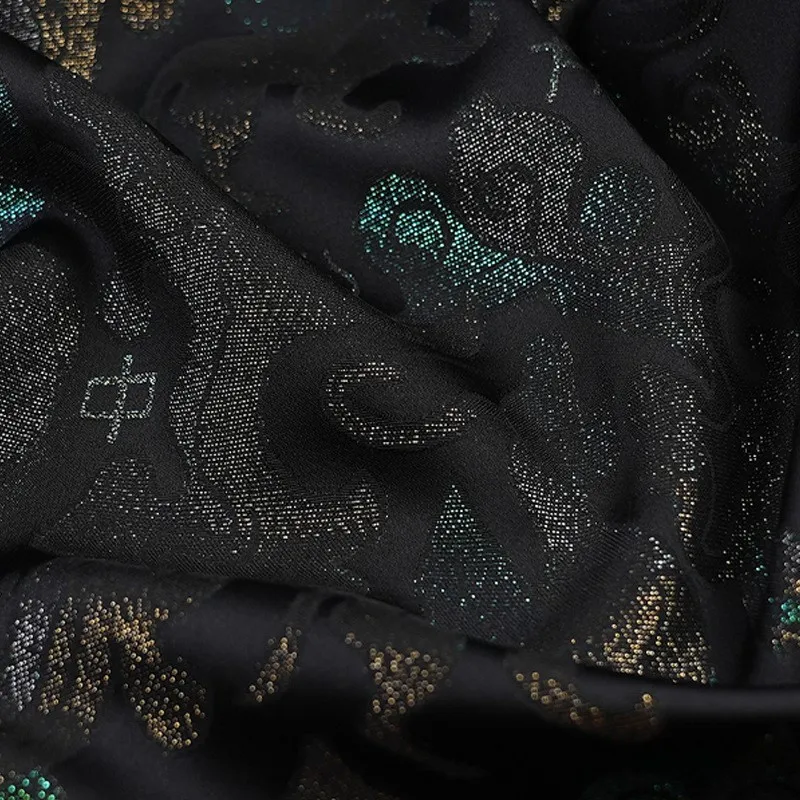 The fabric of new Chinese-style Hanfu and cheongsam is made silk