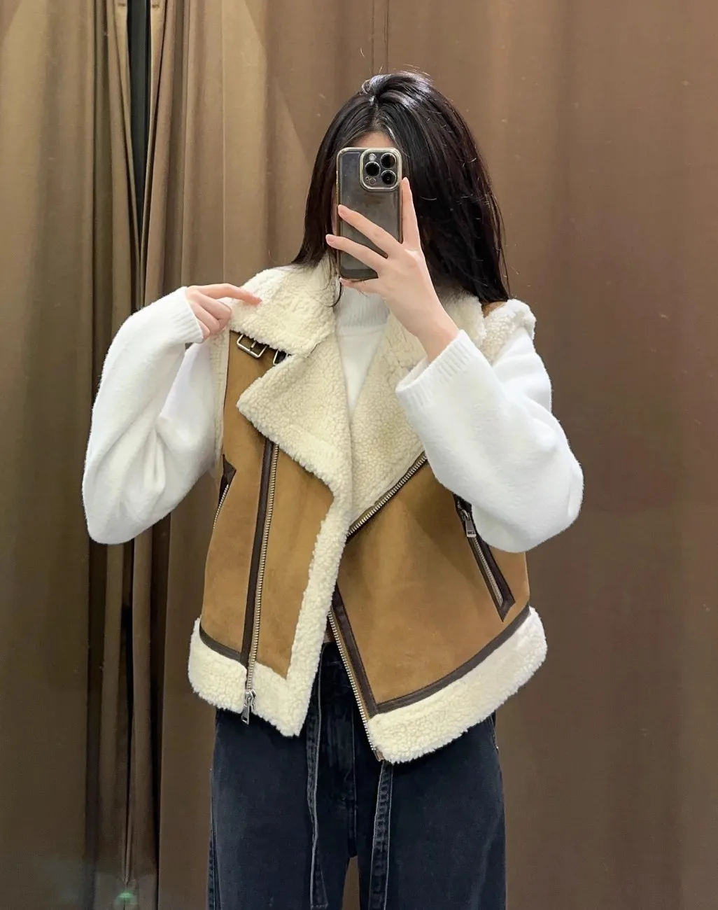 

2024 Winter Fur Vest Women Faux Sheepskin Fur Waistcoat Chic Lady Faux Leather Fleece Warm Vest Woman Sleeveless Jacket