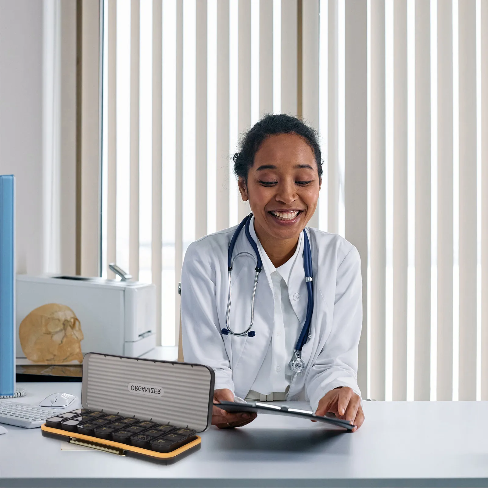 

21 Slot Pill Organizer Weekly Medicine Dispenser Portable Travel Pharmacy Case Reusable Sturdy ABS Material Break Resistant