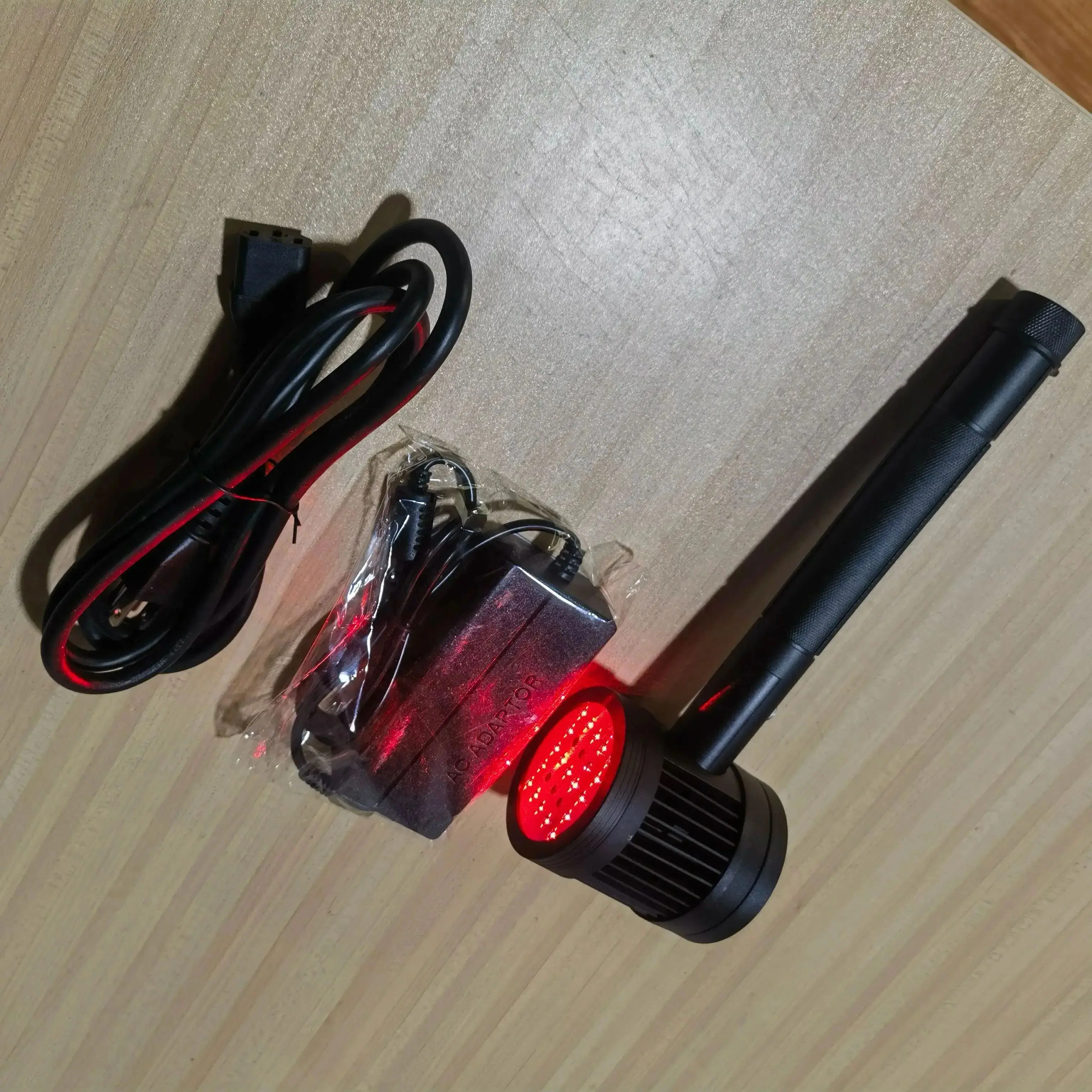 

Ручной лазер профессионального класса 650 нм и 808 нм для лечения глубоких тканей и облегчения мышечной боли