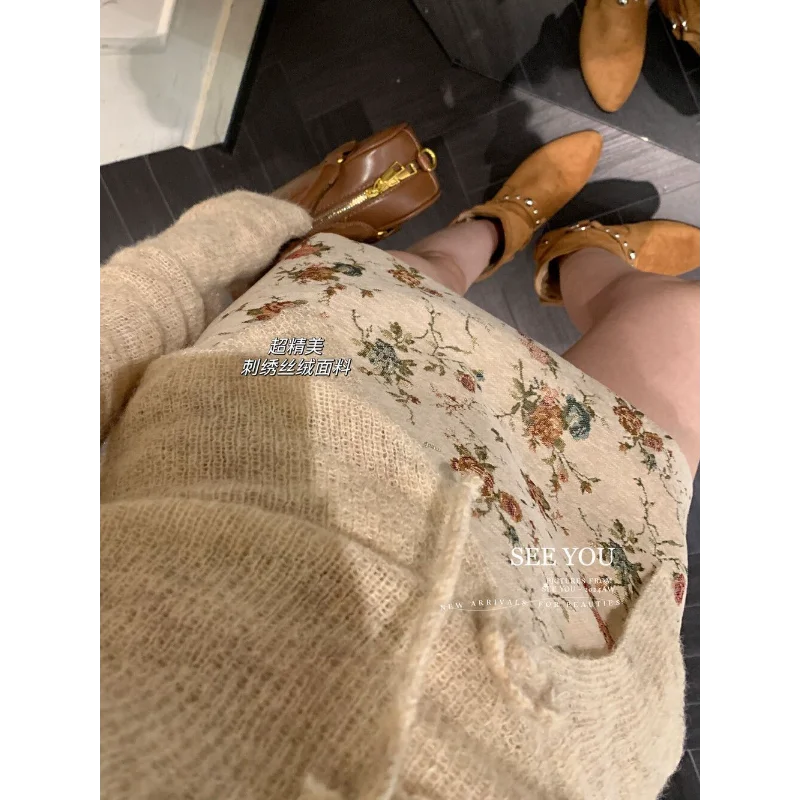 가을과 겨울 다용도 레트로 신상 자수 플로럴 하이웨이스트 슬림 스커트 소형 체형용