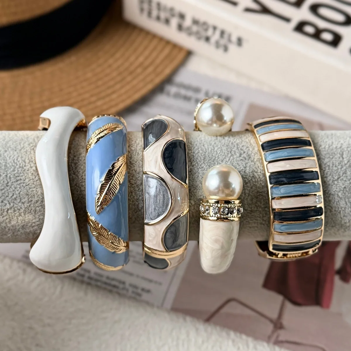 Trendige blau-weiße Emaille-Manschettenarmbänder für Damen und Herren, Vintage, unregelmäßige Streifen, stapelbarer Armreif, Partyschmuck – Detail 30