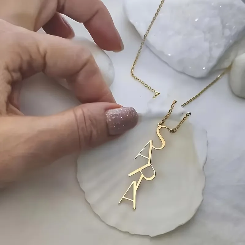 Collana con nome verticale personalizzato per donna Collane con nome capitale personalizzato in acciaio inossidabile Gioielli per feste di compleanno Femme BFF
