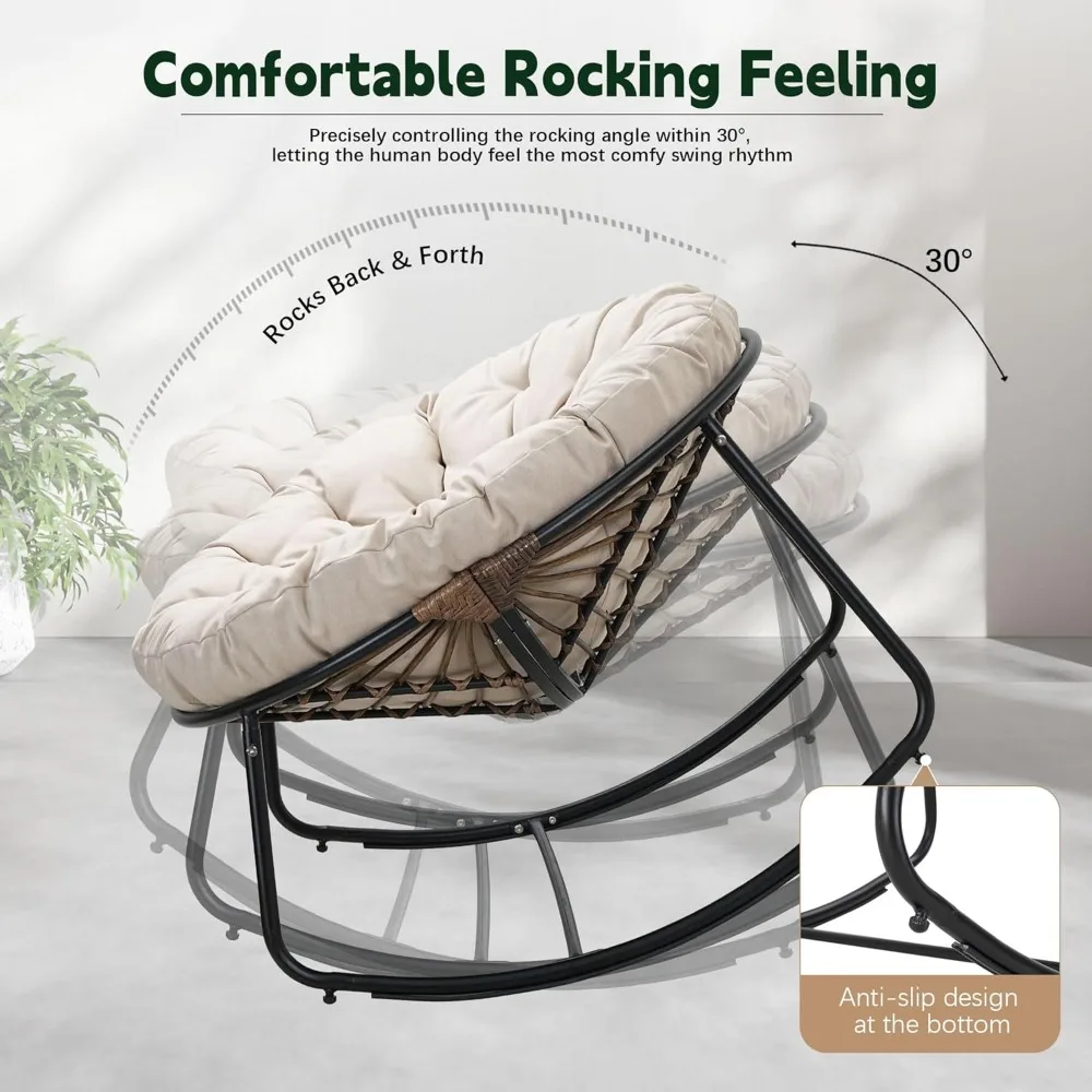 Sedia a dondolo Papasan imbottita beige oversize con struttura nera e sedia a uovo in vimini per lounge