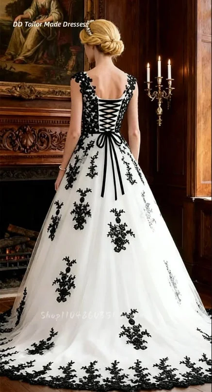 Gothic Black And White Wedding Dress Lace Appliques Cour Train Corset A-Line V-Neck Vintage Bridal Gowns Customized