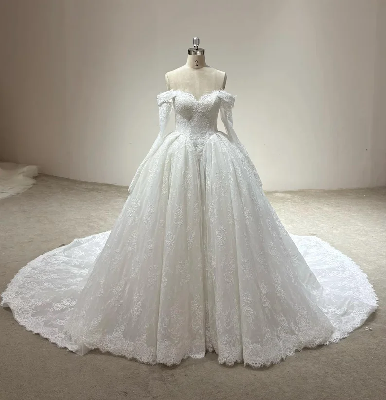 

Vintage Lace Sweetheart Neckline Ball Gown Wedding Dress Detachable Straps Long Train Bridal Dress Vestido De Noiva Customized