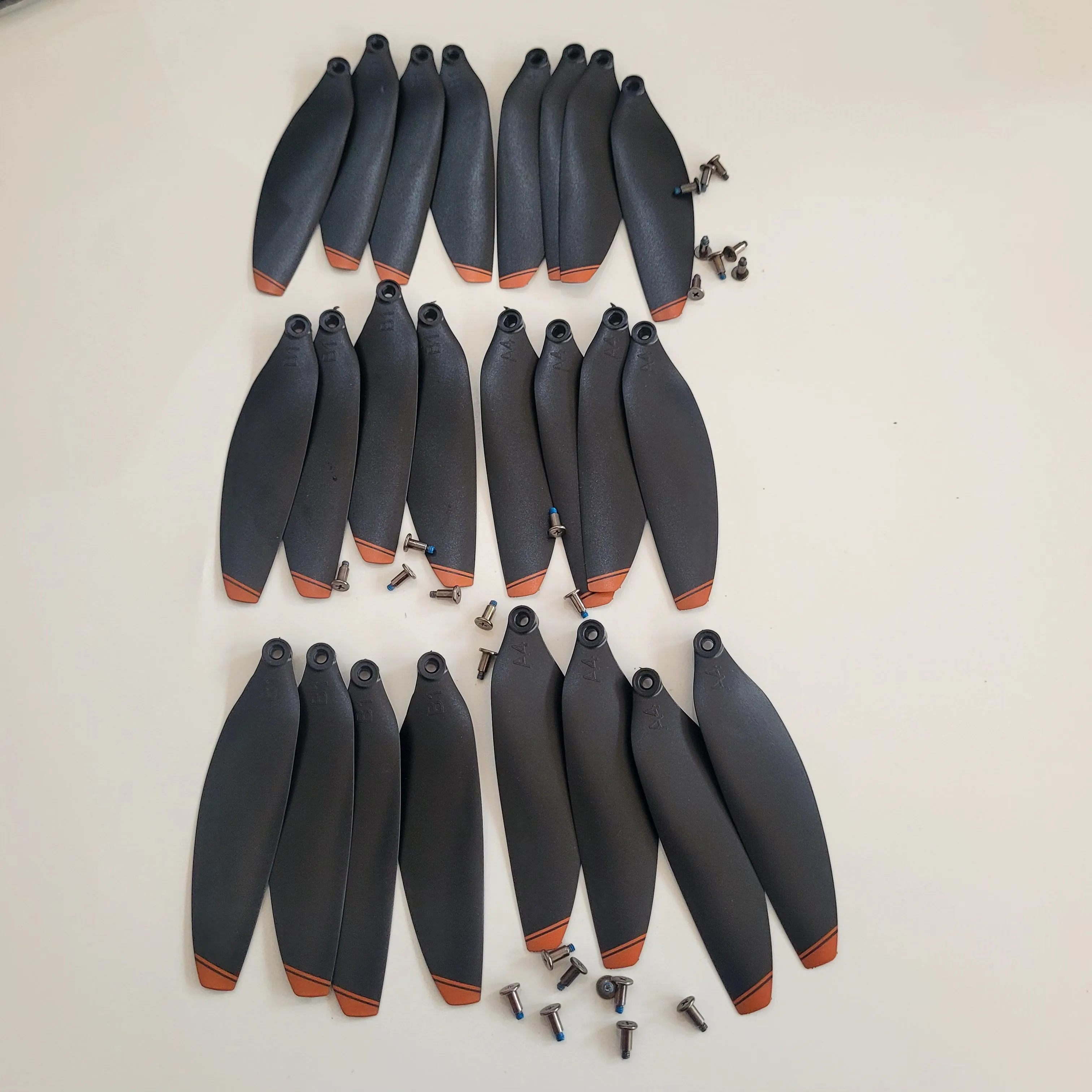 

8/16/24PCS RG608 PRO GPS Drone 8K Quadocpter Original Blade Spare Part RG608 CW CCW Wing Blade Accesory
