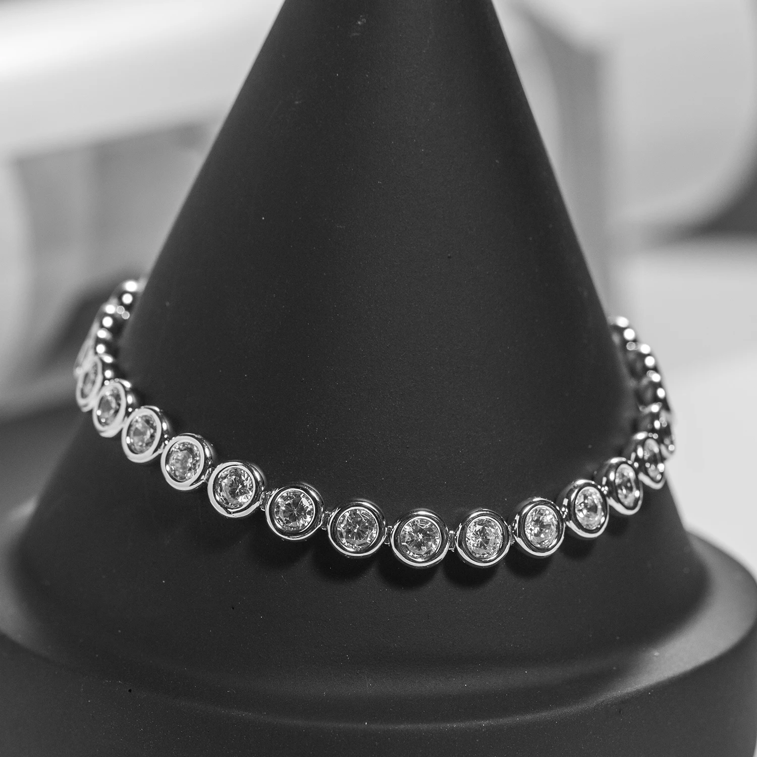 

Браслет-цепочка с цирконами 5А в оправе, покрытие из родированной меди, женские украшения, подарок на свадьбу, выпускной, День святого Валентина, блестящий дизайн в оправе