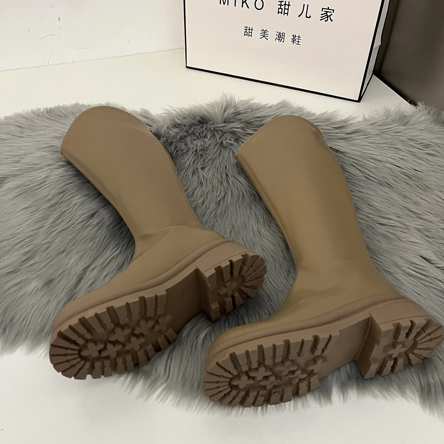 Retro Einfarbige Stiefel Damen Kniehohe Stiefel Mode Reißverschluss Hinten Ritterstiefel Quadratische Absätze Herbst Winter Damenschuhe – Detail 10