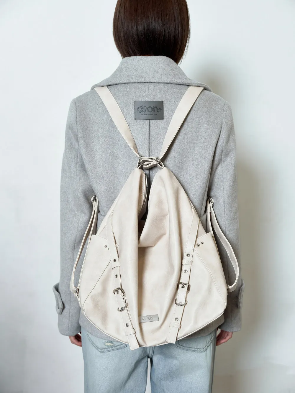 

Многофункциональная сумка-рюкзак из искусственной кожи: на плечо, подмышку, для ношения на спине. Мягкая, прочная, вместительная, универсальная, повседневная.