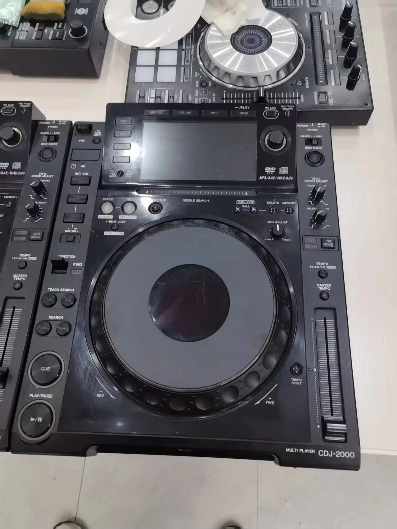 A Pair of pioneer CDJ 2000 Turntables Supporting CD/USB Turntables and Rekordbox Software.