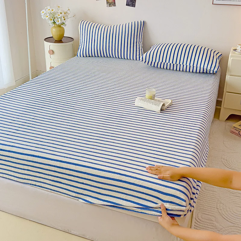 Milk Velvet Striped Printed Fitted Sheet Set Class A Warm Plush Bedspread with Pillowcases Autumn Winter Skin-Friendly Bedding
