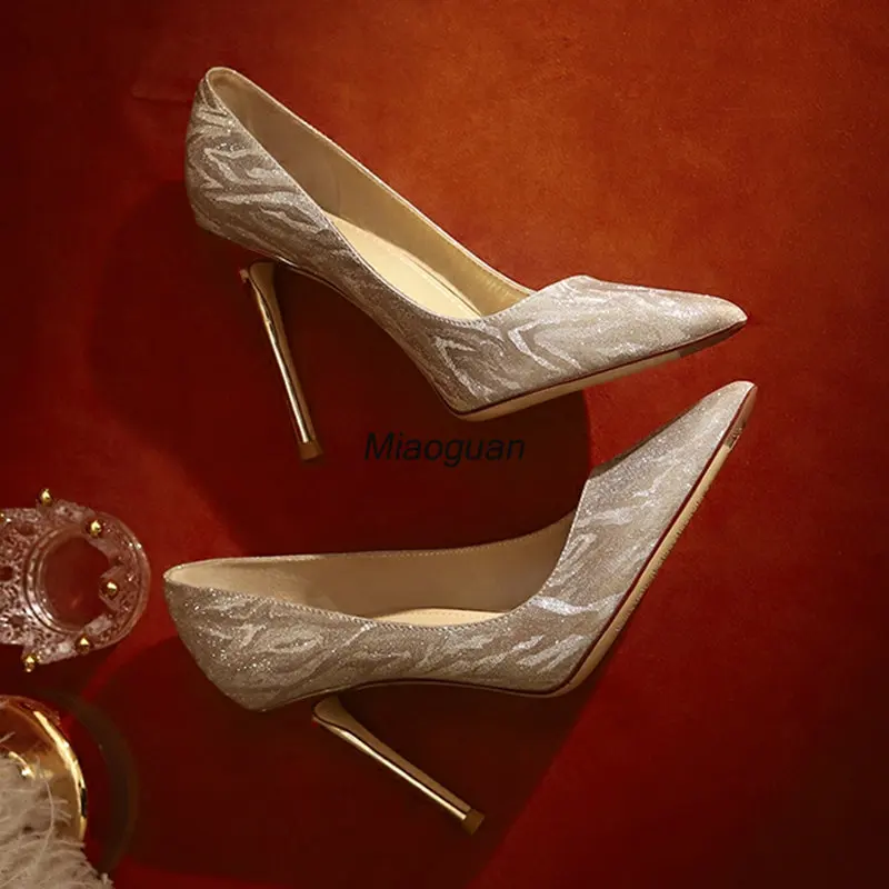 Décolleté da donna di lusso in oro argento 2023 primavera a punta tacchi alti scarpe da sposa per feste tacchi a spillo da sposa calzature firmate