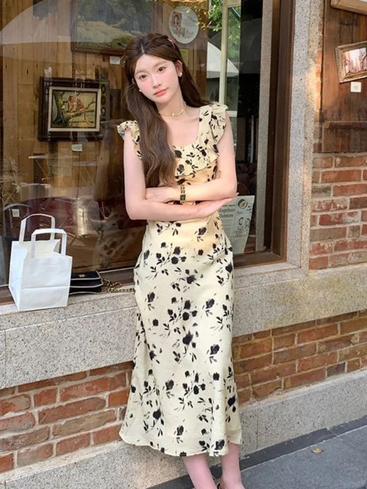 Abito femminile con fasciatura aperta sul retro Abito floreale midi da donna Fiore senza schienale Nero Moda Estate 2025 Abiti curvy Festa elegante