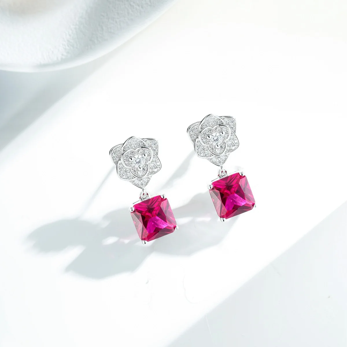 PT950 platinum gold stud earrings - red corundum flower petal high-quality jewelry earrings