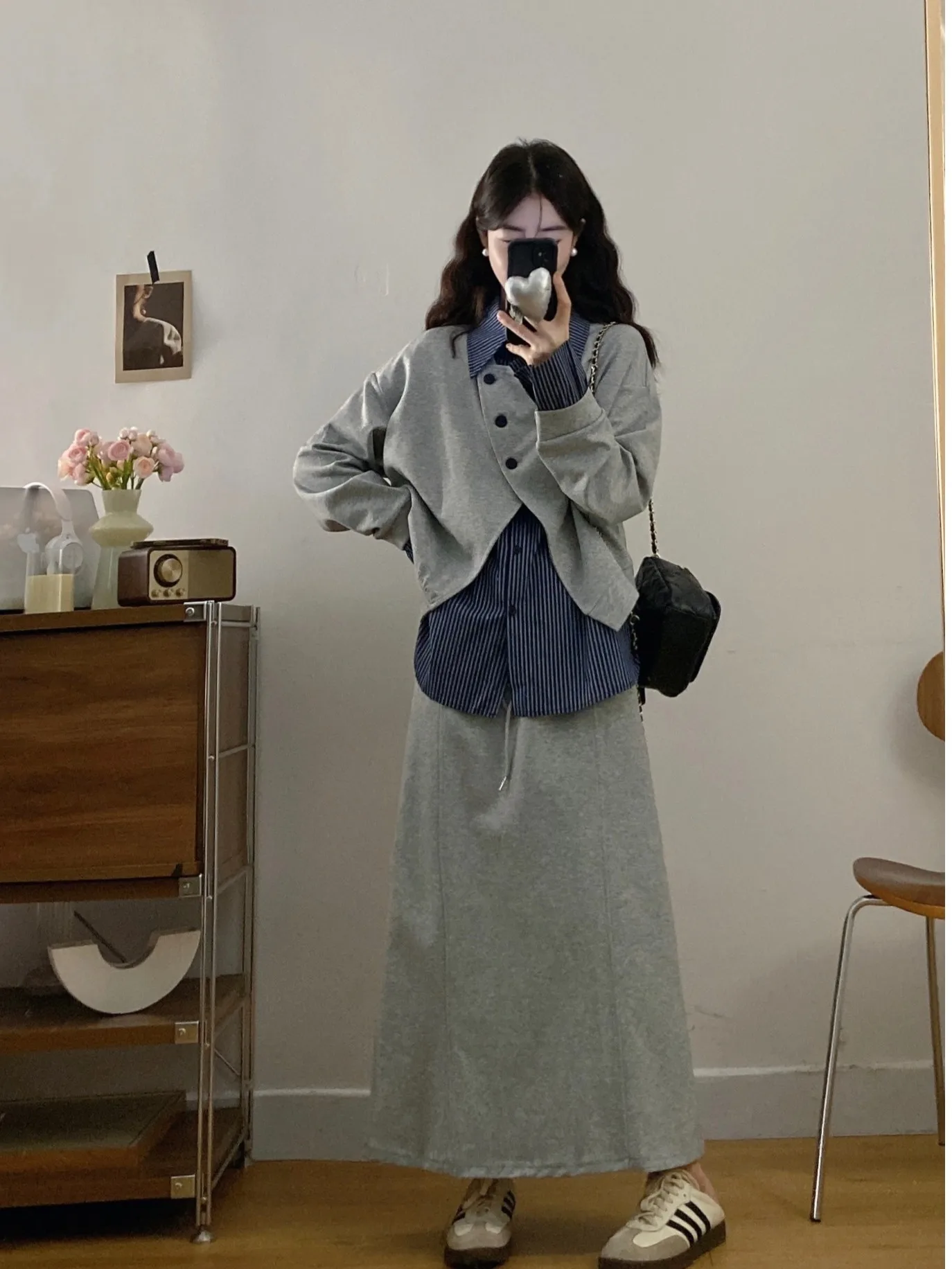 

Комплект: топ и асимметричная юбка в полоску для женщин больших размеров. Новинка осени. Удобный свободный крой, высокая талия, А-силуэт.