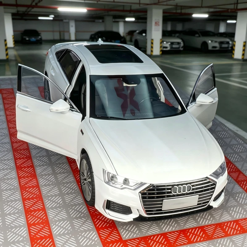 1:18 Audi A6 alloy car model ornament collection, doors and engine hood, trunk can be opened, has simulated sound and lighting