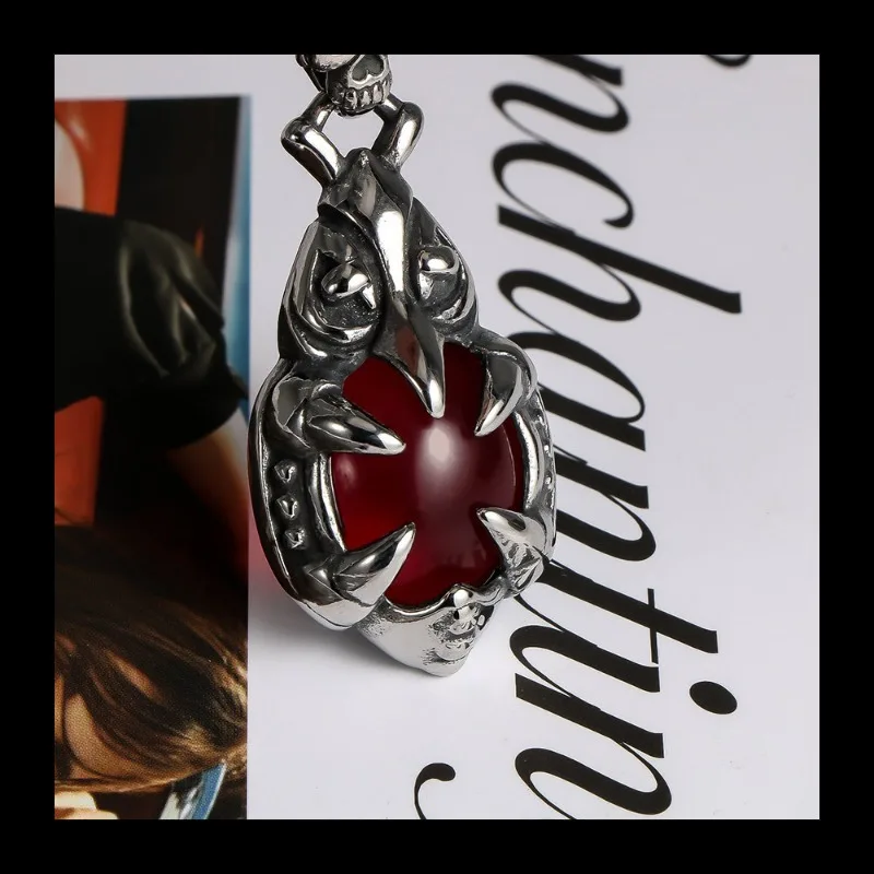 التيتانيوم الصلب والمجوهرات، خمر الجمجمة مشبك الرمان الأحمر الأحجار الكريمة الأزياء محب قلادة قلادة الملحقات SP442