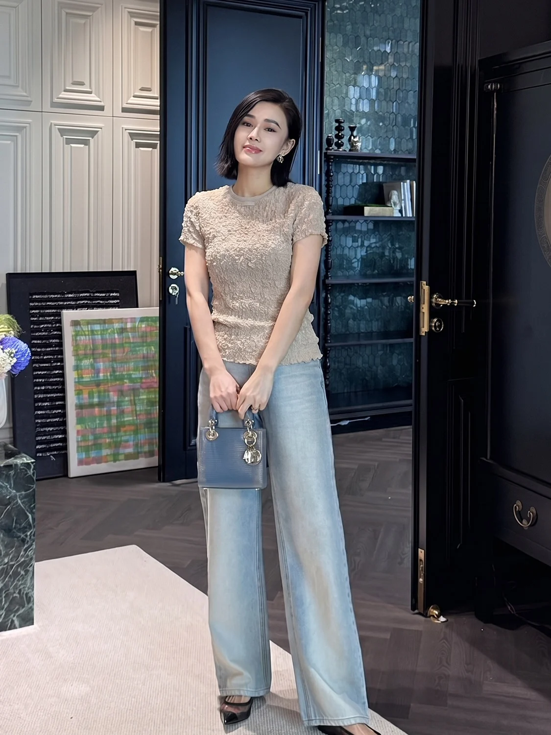 

Elegant Textured Acetate Silk T-Shirt Women's Summer Fashion Classy Yuan Yiling Art Encounter Beige Silk Top