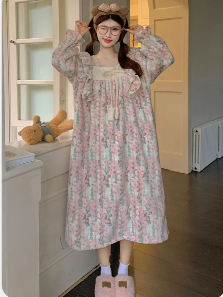 قمصان نوم نسائية شتوية كبيرة الحجم من الفلانيل قمصان نوم دافئة سميكة كورية بأكمام طويلة ملابس نوم دانتيل حلوة فضفاضة ملابس منزلية