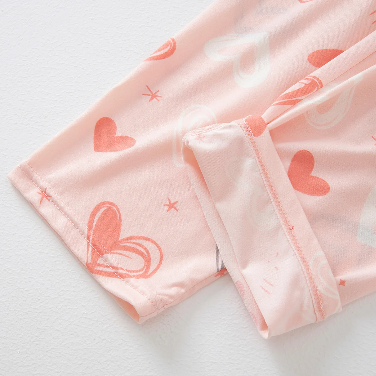 2-teiliges Herbst- und Winter-Set für Kinder mit süßem Liebesmotiv, bestehend aus langärmeligem Oberteil und Hose, bequeme Freizeitkleidung und Schlafanzug für Mädchen. – Detail 12