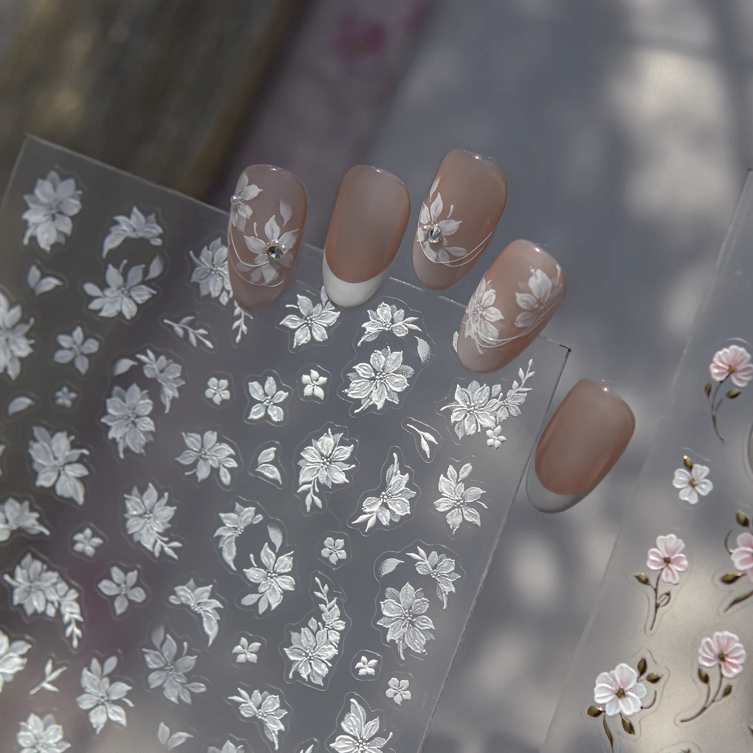 Adesivi per unghie con fiore di camelia in metallo Decorazione per unghie adesiva con design 3D di alta qualità T-5329