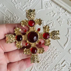 Exquisite Luxury Inlaid Resin Rhinestone Lion Head Cross Brooch Vintage Gold-plated Women's Pins Engraved Accessories Corsage